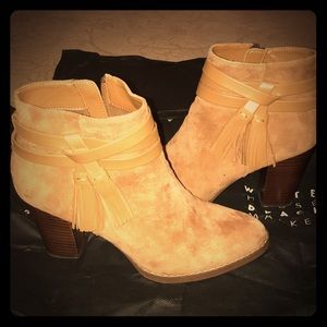 WHBM Carlton Ankle Booties 🎁